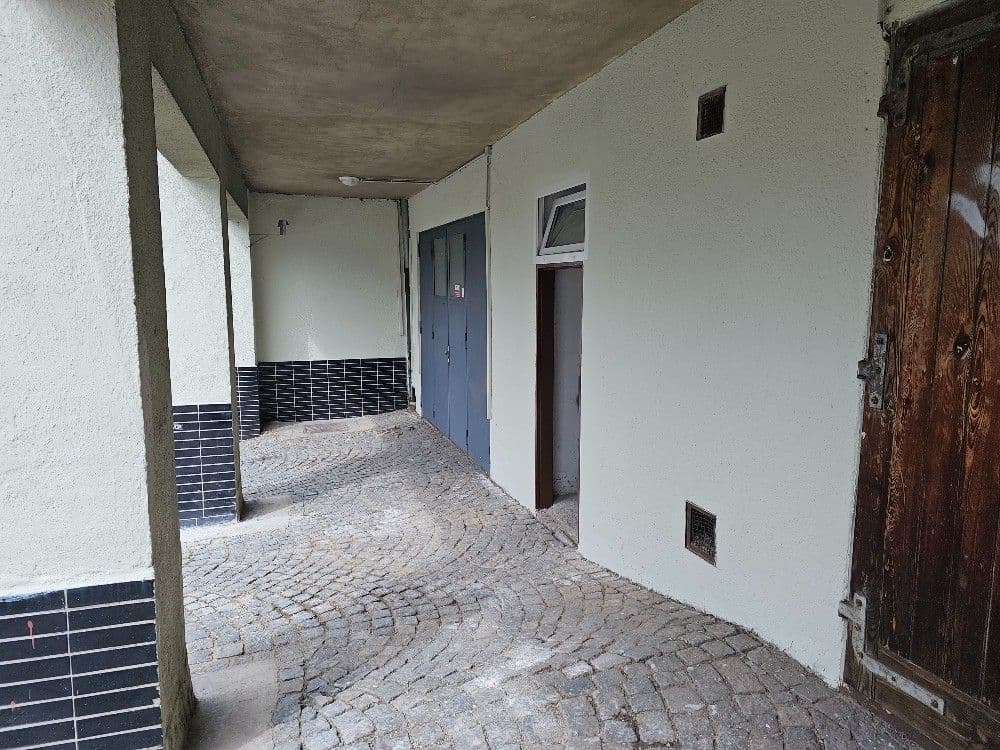 Prenájom garáže 90 m², Za Hládkovem, Praha, Praha Prenájom garáže 90 m², Za Hládkovem, Praha, Praha