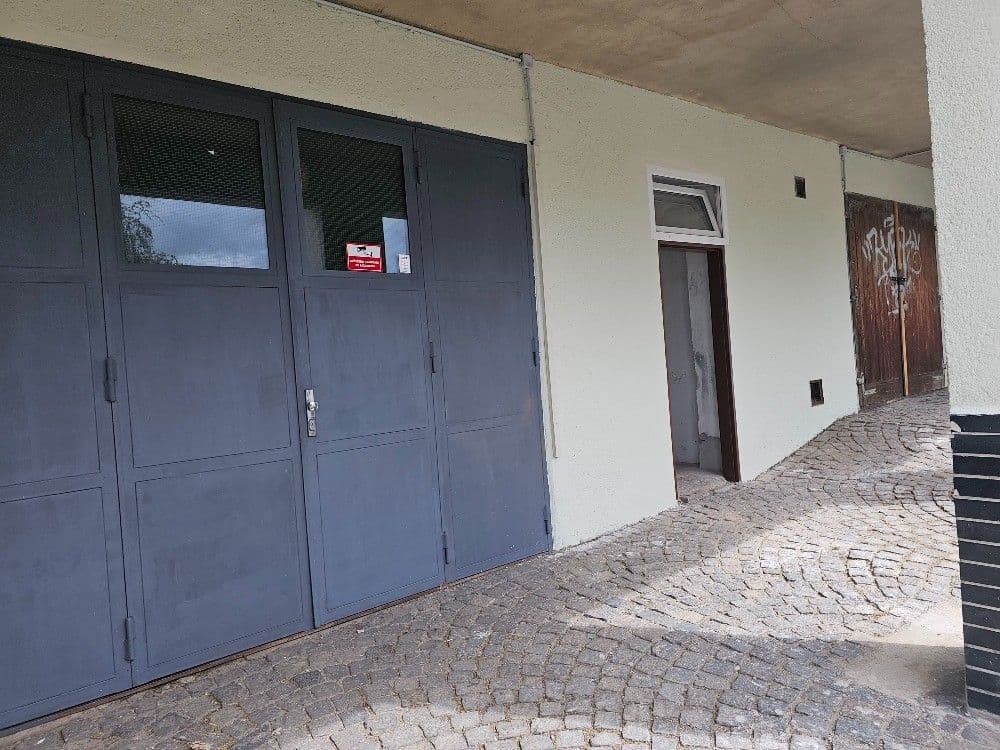 Prenájom garáže 90 m², Za Hládkovem, Praha, Praha Prenájom garáže 90 m², Za Hládkovem, Praha, Praha