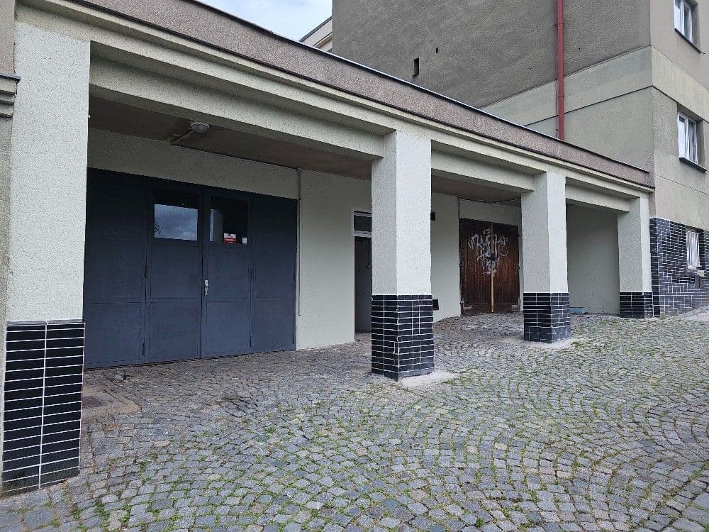 Prenájom garáže 90 m², Za Hládkovem, Praha, Praha Prenájom garáže 90 m², Za Hládkovem, Praha, Praha