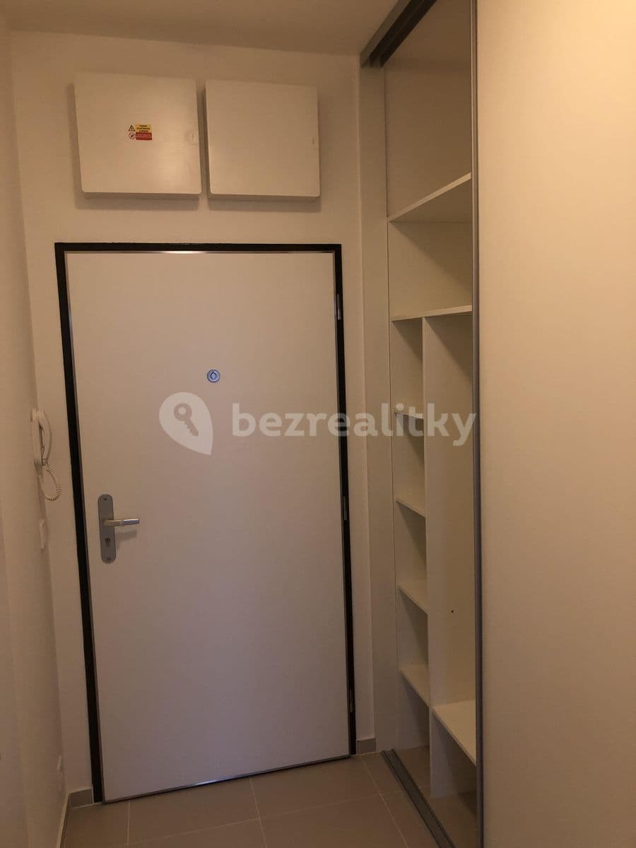 Prenájom bytu 1-izbový 32 m², Granitova, Praha, Praha