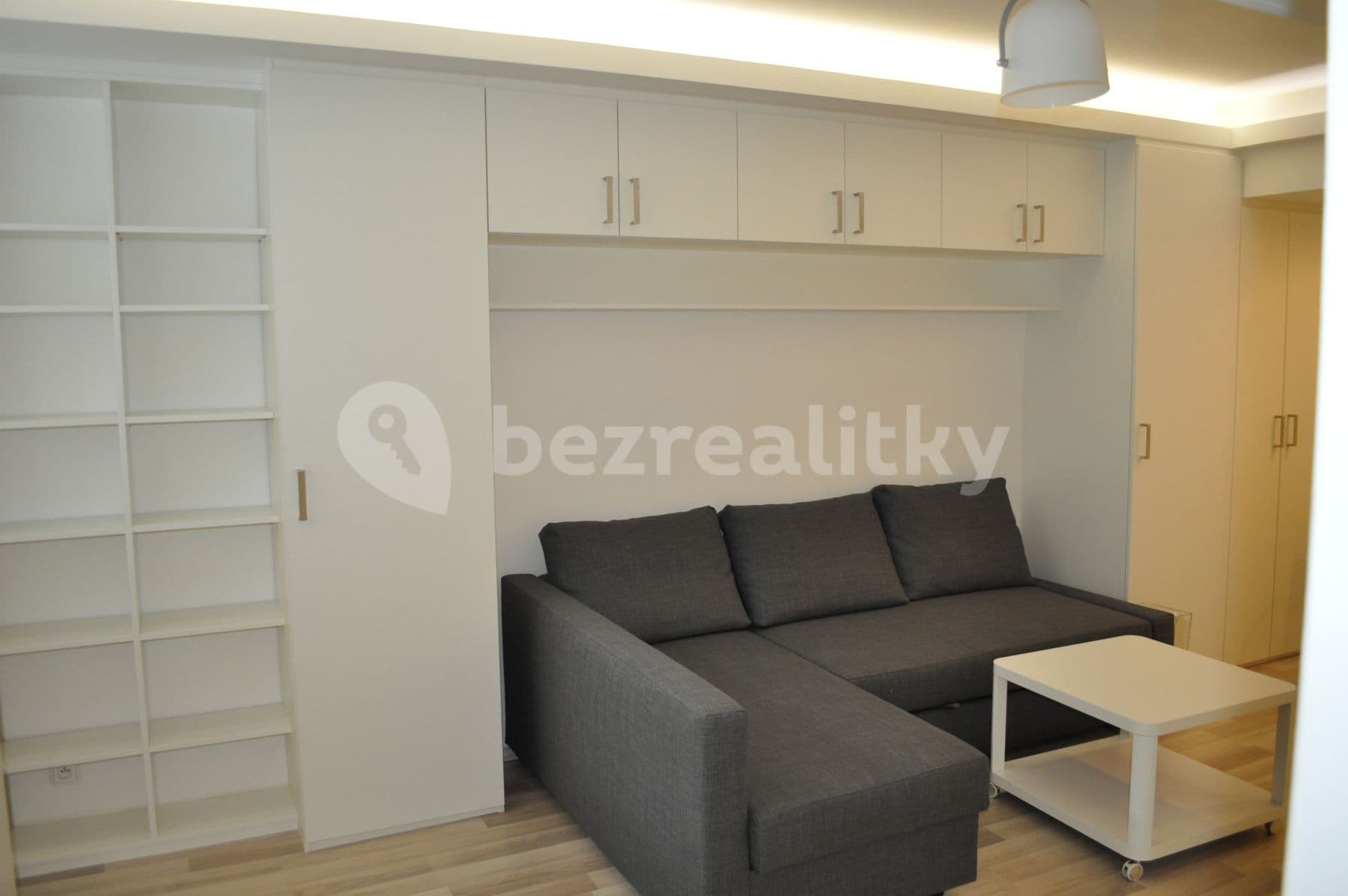 Prenájom bytu 1-izbový 25 m², Bajkalská, Praha, Praha Prenájom bytu 1-izbový 25 m², Bajkalská, Praha, Praha