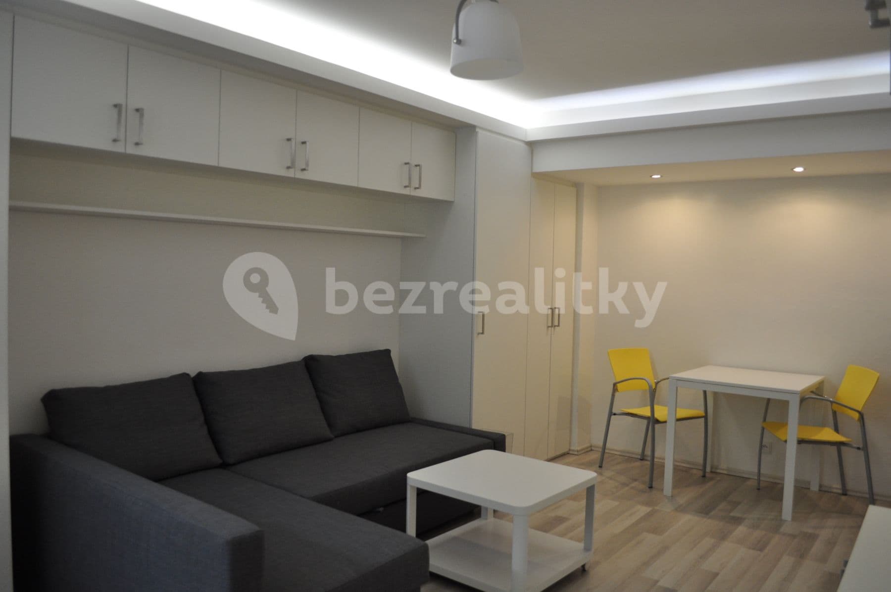 Prenájom bytu 1-izbový 25 m², Bajkalská, Praha, Praha Prenájom bytu 1-izbový 25 m², Bajkalská, Praha, Praha