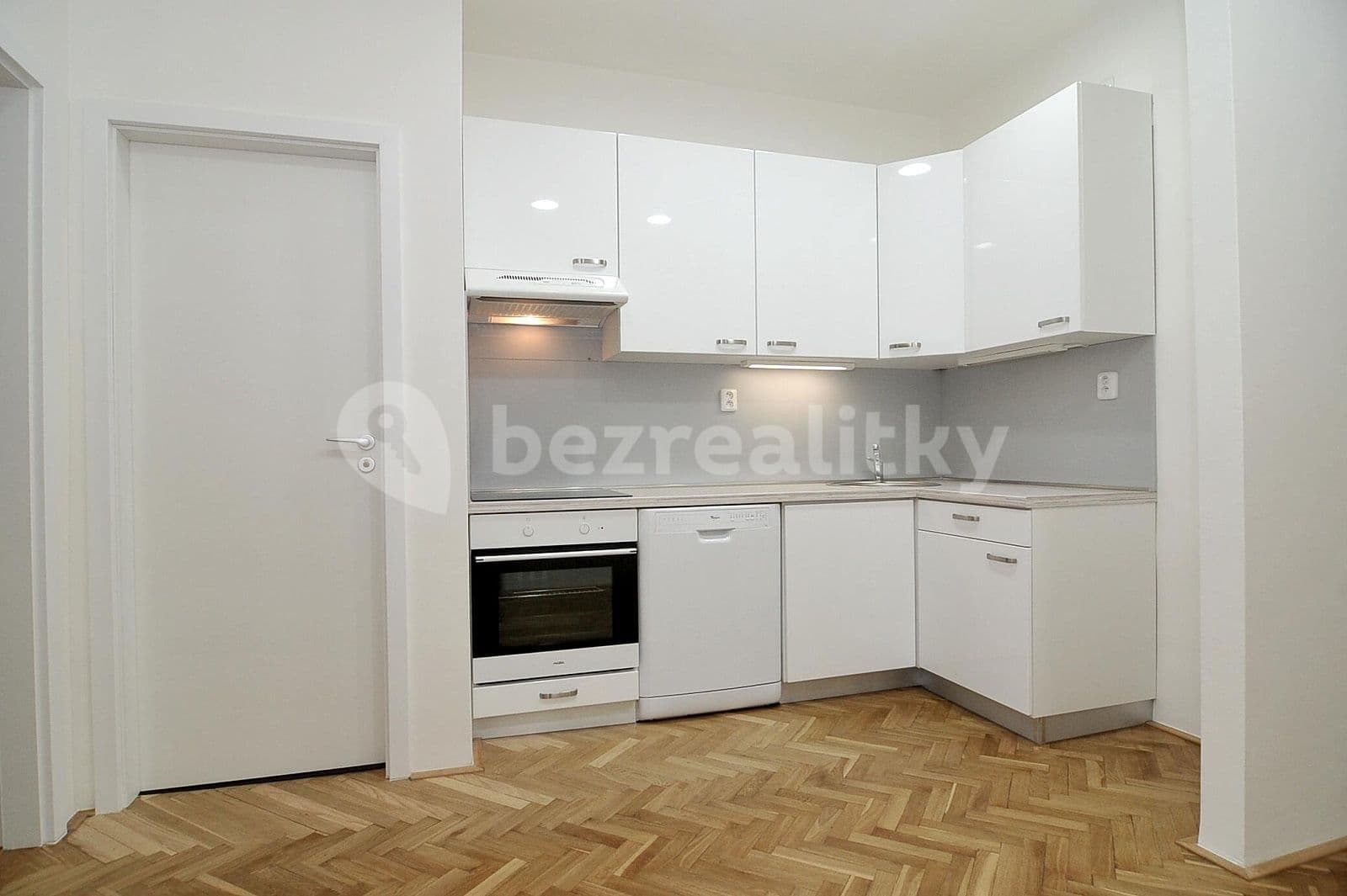 Prenájom bytu 3-izbový 89 m², Přístavní, Praha, Praha Prenájom bytu 3-izbový 89 m², Přístavní, Praha, Praha