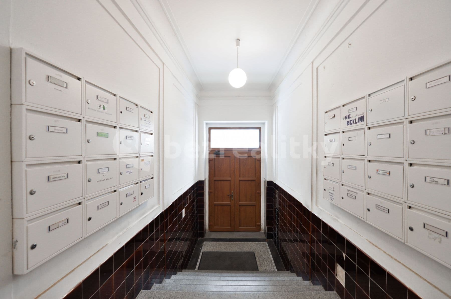 Prenájom bytu 1-izbový 30 m², Viklefova, Praha, Praha Prenájom bytu 1-izbový 30 m², Viklefova, Praha, Praha