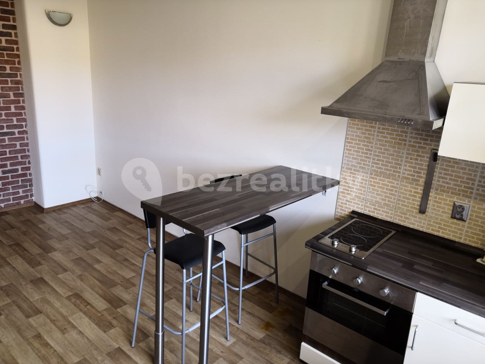 Prenájom bytu 1-izbový 30 m², Viklefova, Praha, Praha Prenájom bytu 1-izbový 30 m², Viklefova, Praha, Praha