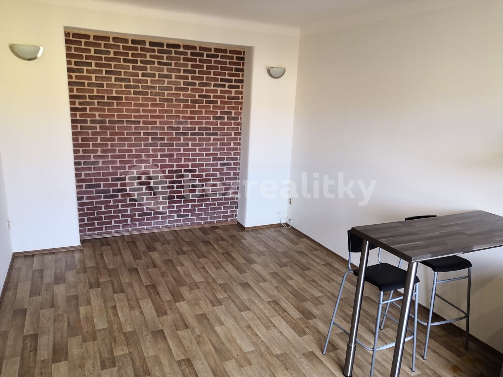 Prenájom bytu 1-izbový 30 m², Viklefova, Praha, Praha Prenájom bytu 1-izbový 30 m², Viklefova, Praha, Praha