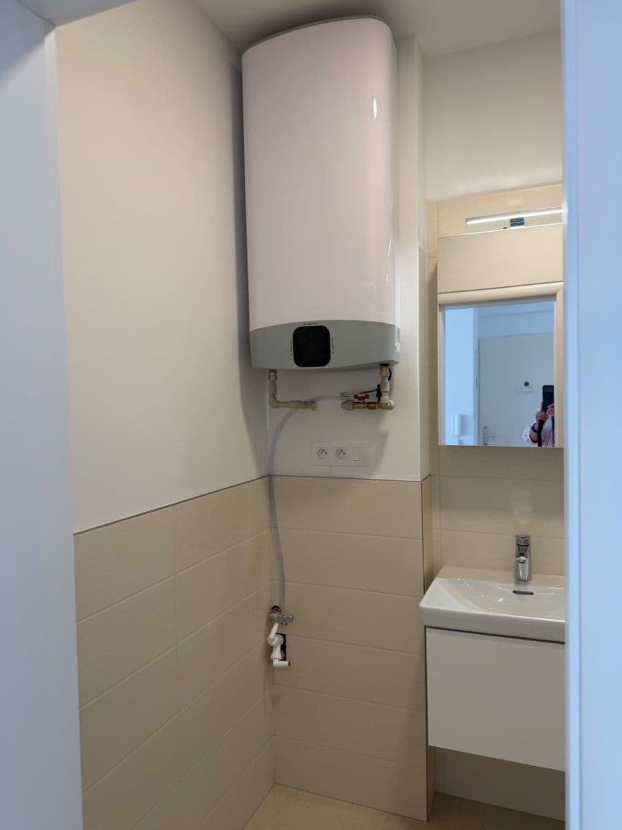 Prenájom bytu 1-izbový 28 m², Vrázova, Praha, Praha Prenájom bytu 1-izbový 28 m², Vrázova, Praha, Praha