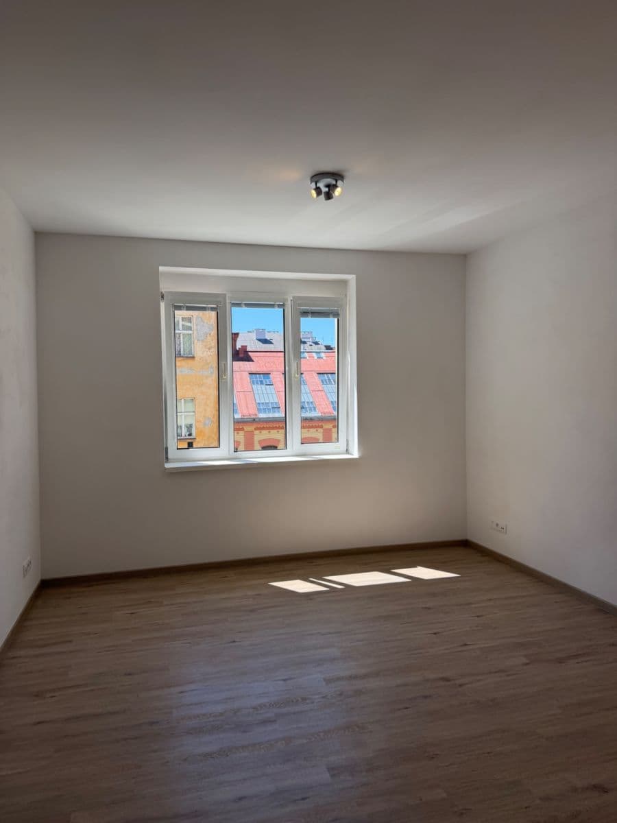 Prenájom bytu 1-izbový 28 m², Vrázova, Praha, Praha Prenájom bytu 1-izbový 28 m², Vrázova, Praha, Praha