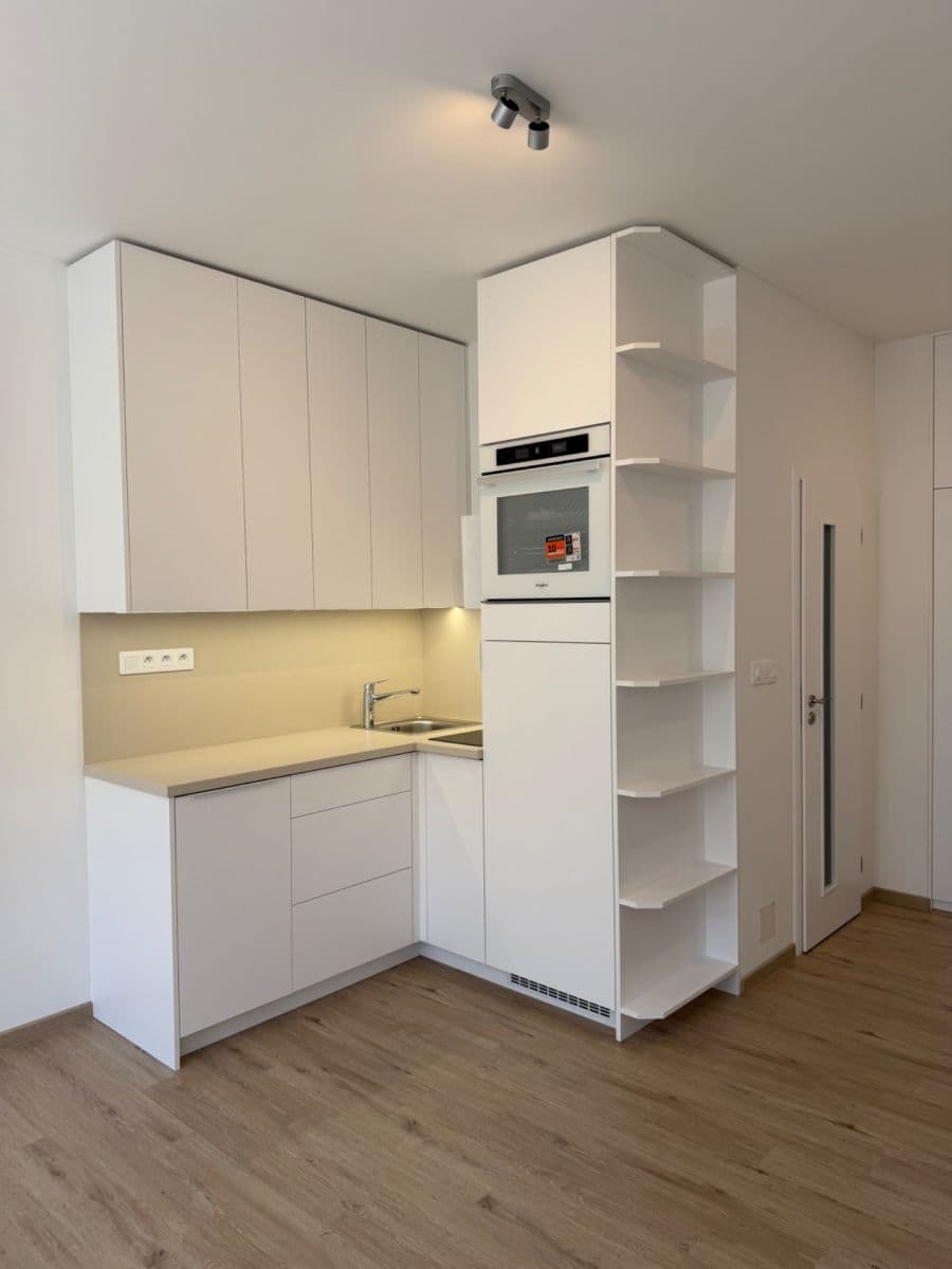 Prenájom bytu 1-izbový 28 m², Vrázova, Praha, Praha Prenájom bytu 1-izbový 28 m², Vrázova, Praha, Praha