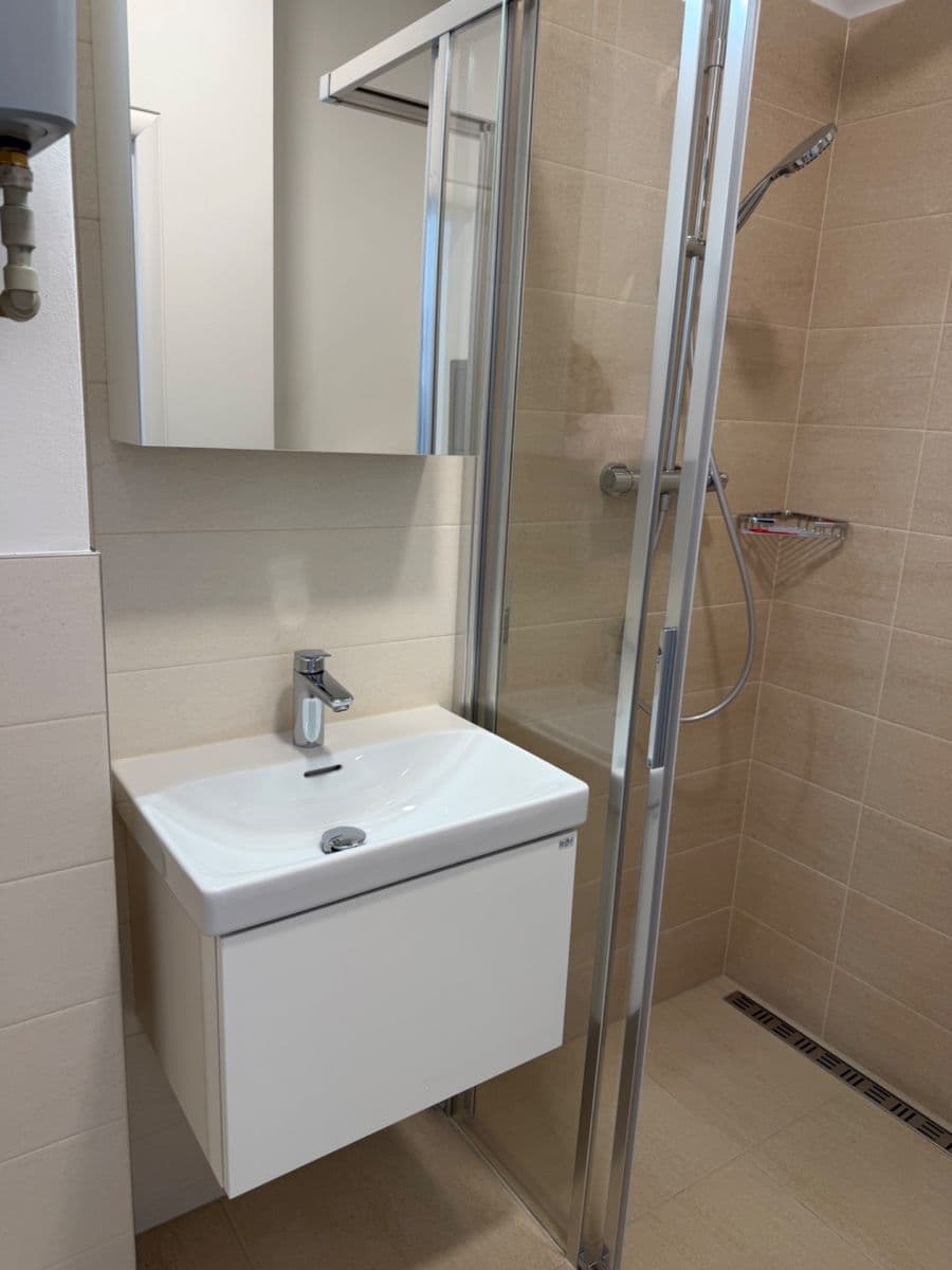 Prenájom bytu 1-izbový 28 m², Vrázova, Praha, Praha Prenájom bytu 1-izbový 28 m², Vrázova, Praha, Praha