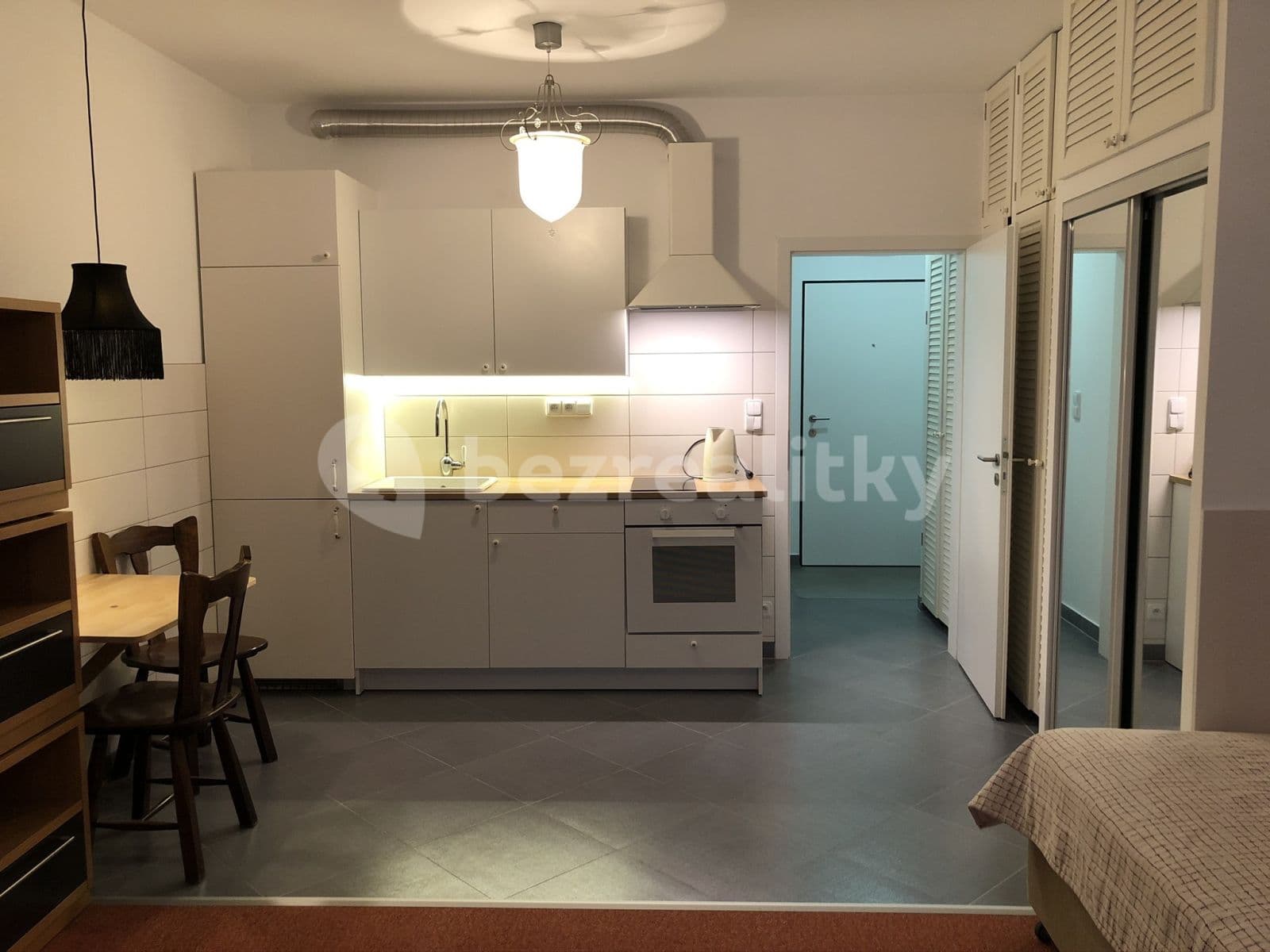 Prenájom bytu 1-izbový 35 m², Makedonská, Praha, Praha Prenájom bytu 1-izbový 35 m², Makedonská, Praha, Praha