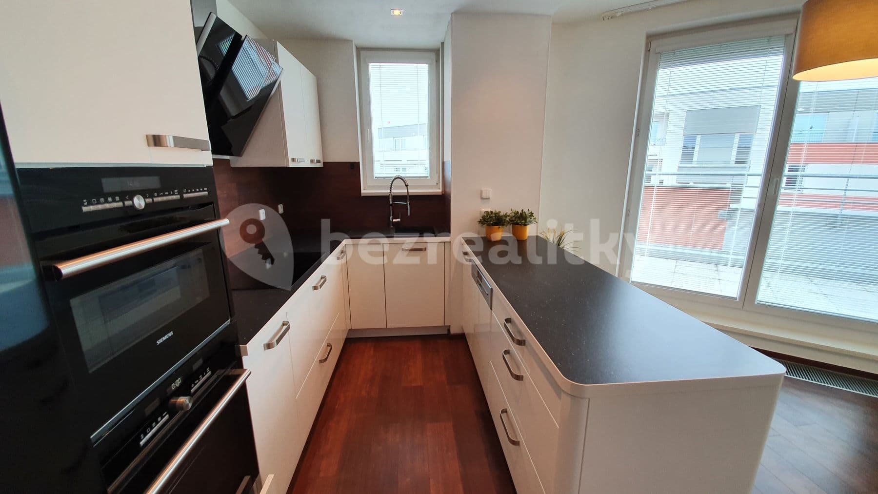 Prenájom bytu 4-izbový 172 m², Milotická, Praha, Praha Prenájom bytu 4-izbový 172 m², Milotická, Praha, Praha