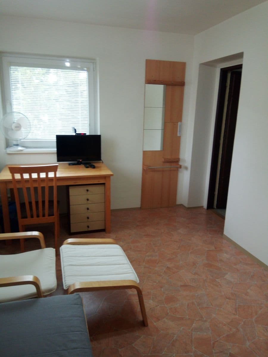 Prenájom bytu 1-izbový 25 m², Horova, Roztoky, Středočeský kraj Prenájom bytu 1-izbový 25 m², Horova, Roztoky, Středočeský kraj