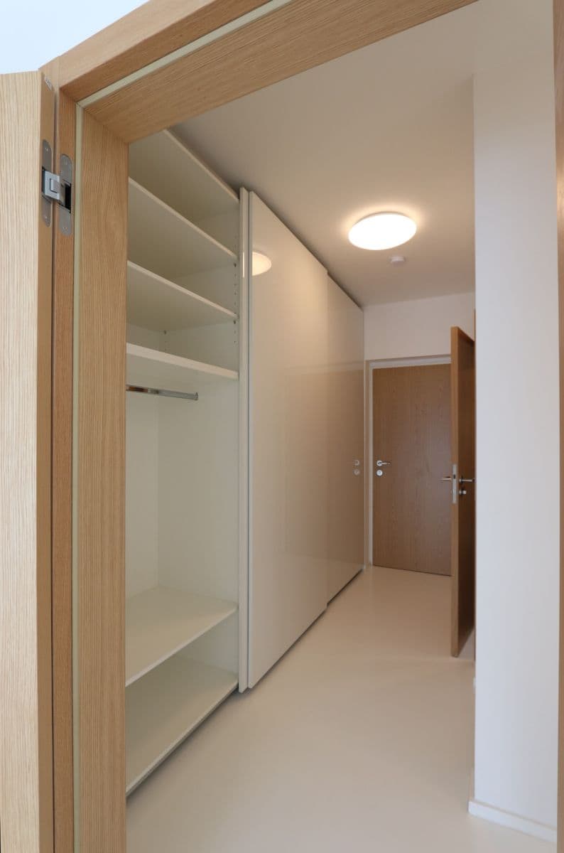 Prenájom bytu 3-izbový 74 m², Ve Střešovičkách, Praha, Praha Prenájom bytu 3-izbový 74 m², Ve Střešovičkách, Praha, Praha