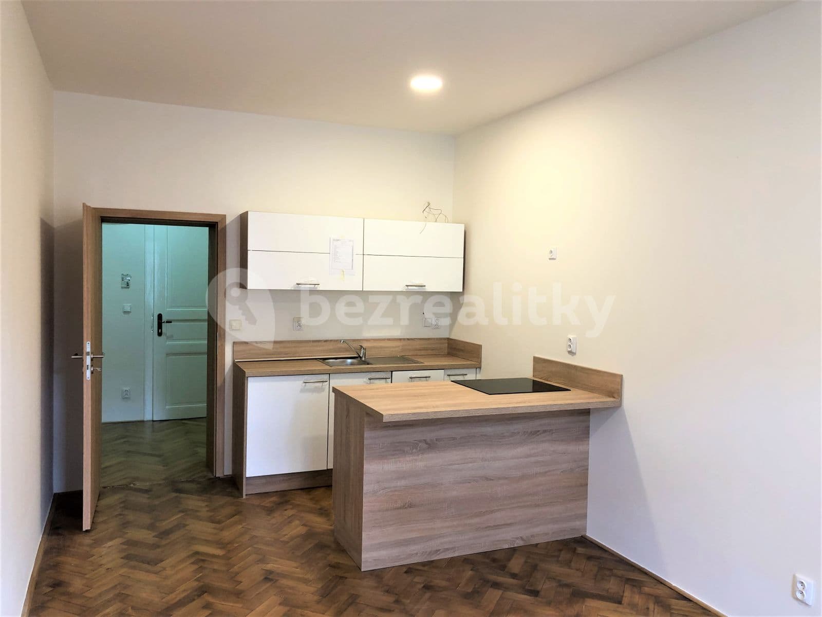 Prenájom bytu Garsoniéra 29 m², Moskevská, Praha, Praha Prenájom bytu Garsoniéra 29 m², Moskevská, Praha, Praha