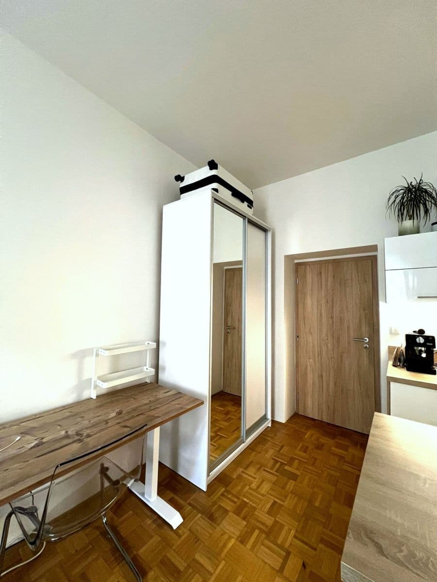 Prenájom bytu Garsoniéra 29 m², Moskevská, Praha, Praha Prenájom bytu Garsoniéra 29 m², Moskevská, Praha, Praha