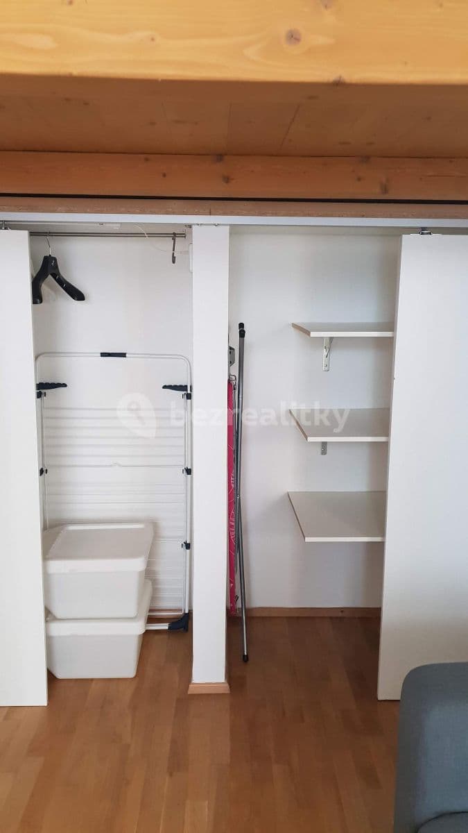 Prenájom bytu 1-izbový 30 m², Turnovská, Praha, Praha Prenájom bytu 1-izbový 30 m², Turnovská, Praha, Praha