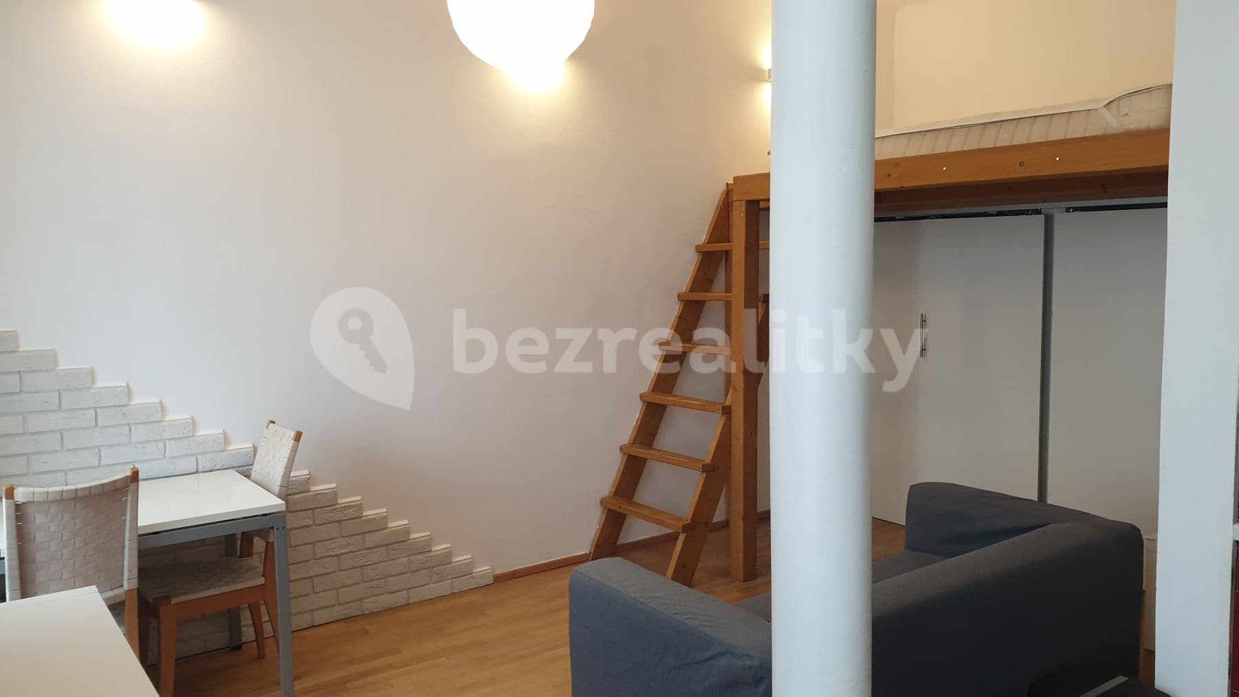 Prenájom bytu 1-izbový 30 m², Turnovská, Praha, Praha Prenájom bytu 1-izbový 30 m², Turnovská, Praha, Praha