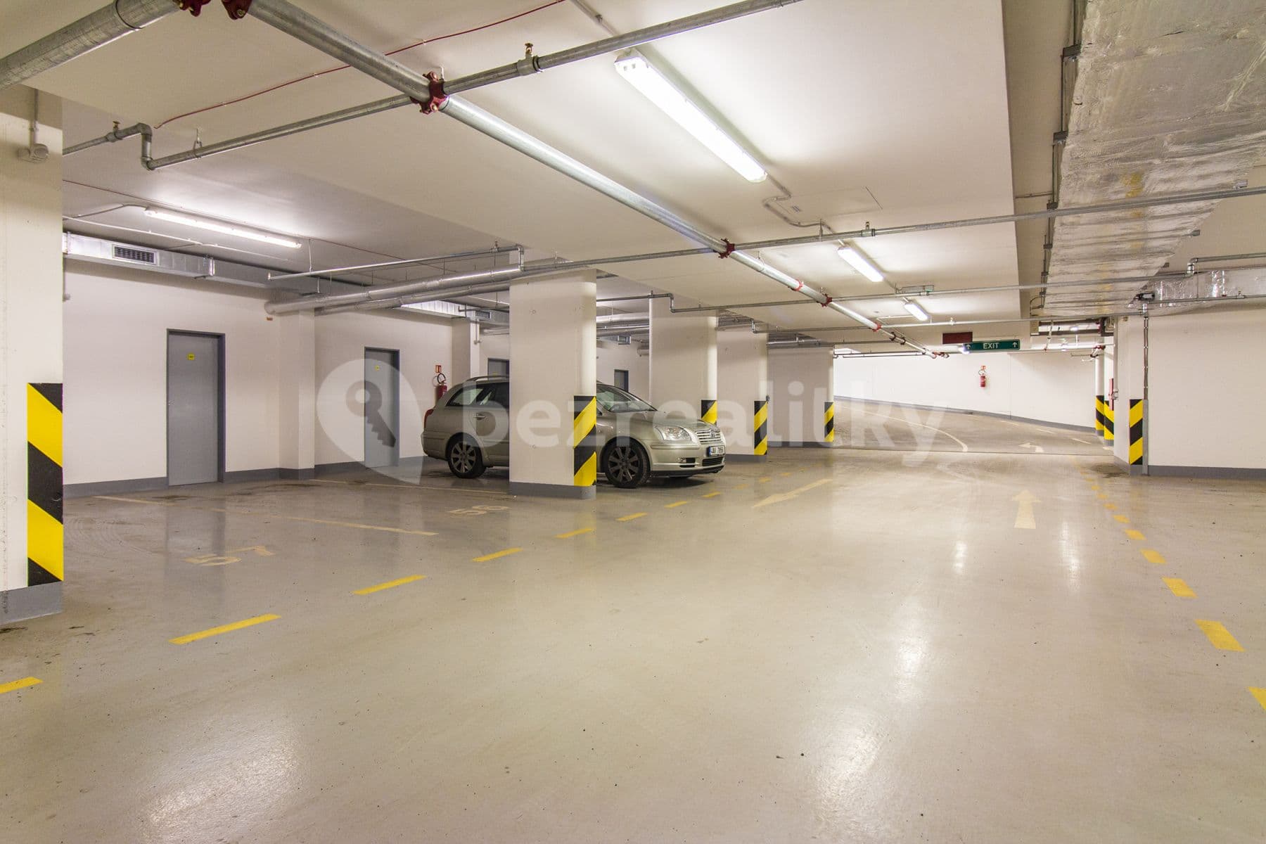 Prenájom garáže 12 m², Vojenova, Praha, Praha Prenájom garáže 12 m², Vojenova, Praha, Praha