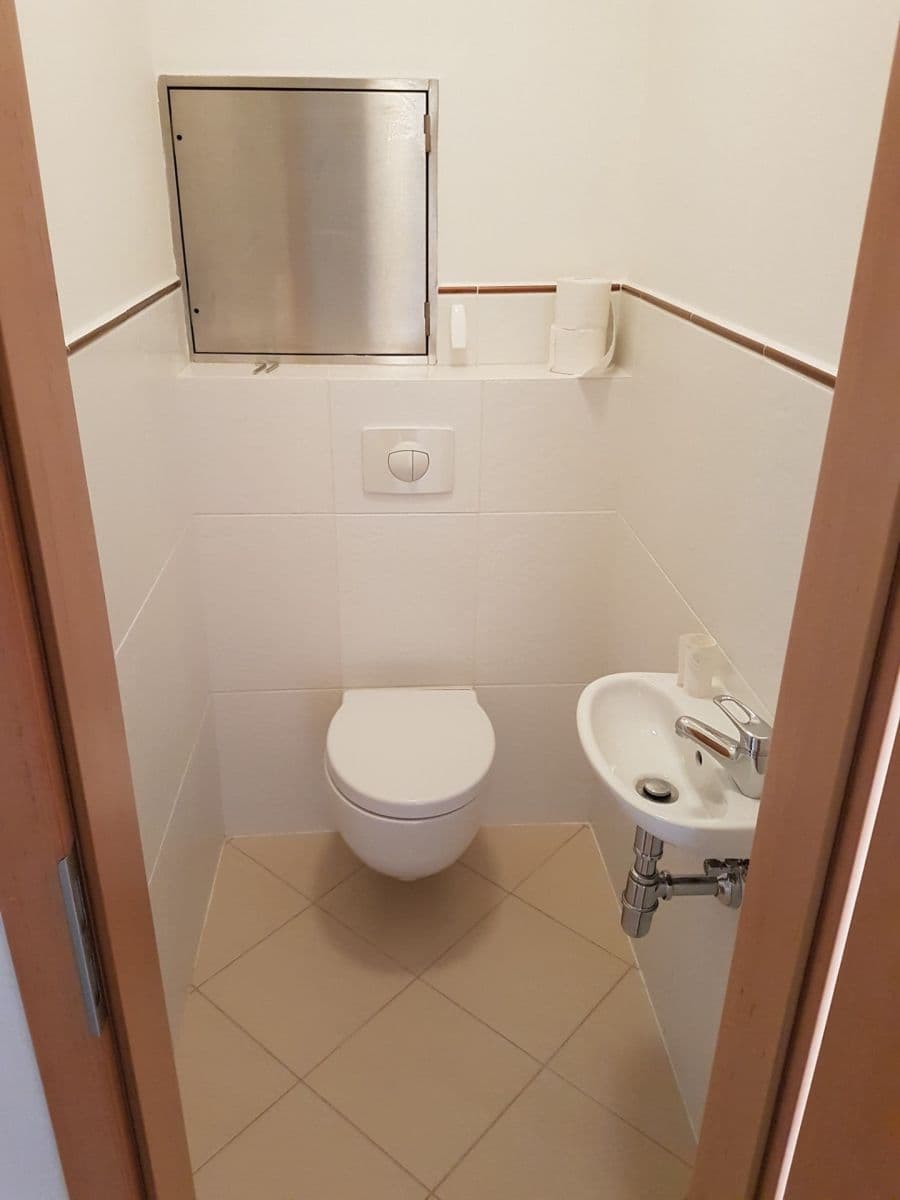 Prenájom bytu 3-izbový 80 m², Andersenova, Praha, Praha Prenájom bytu 3-izbový 80 m², Andersenova, Praha, Praha