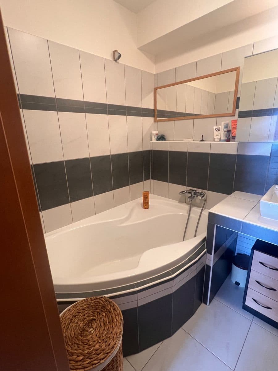 Prenájom bytu 3-izbový 78 m², Sicherova, Praha, Praha Prenájom bytu 3-izbový 78 m², Sicherova, Praha, Praha