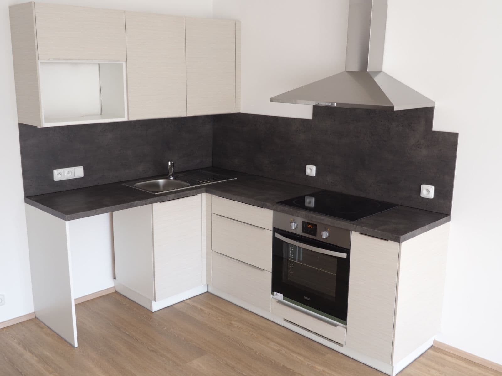 Prenájom bytu 2-izbový 59 m², Zakšínská, Praha, Praha Prenájom bytu 2-izbový 59 m², Zakšínská, Praha, Praha