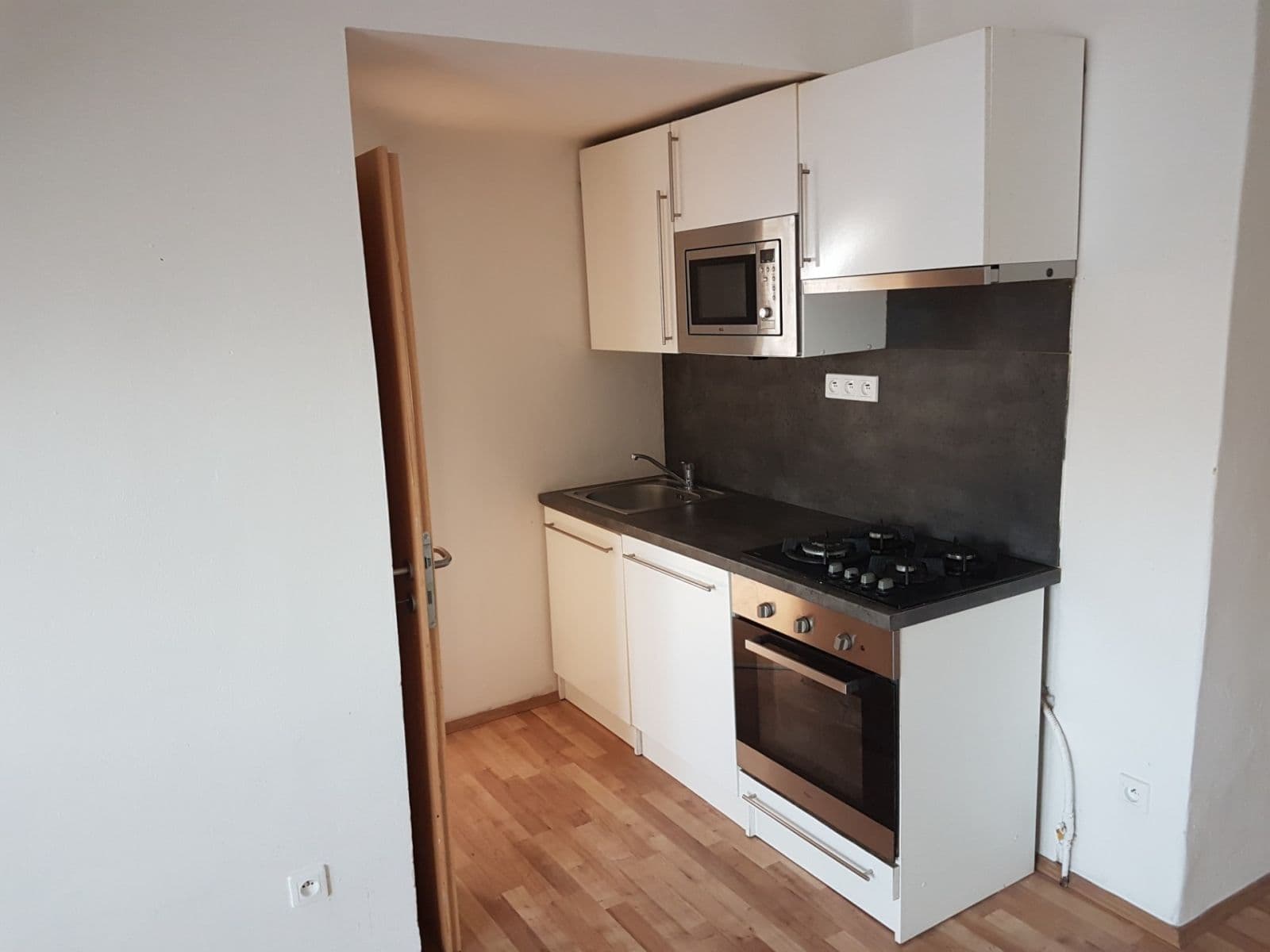 Prenájom bytu 3-izbový 66 m², Baarova, Praha, Praha Prenájom bytu 3-izbový 66 m², Baarova, Praha, Praha