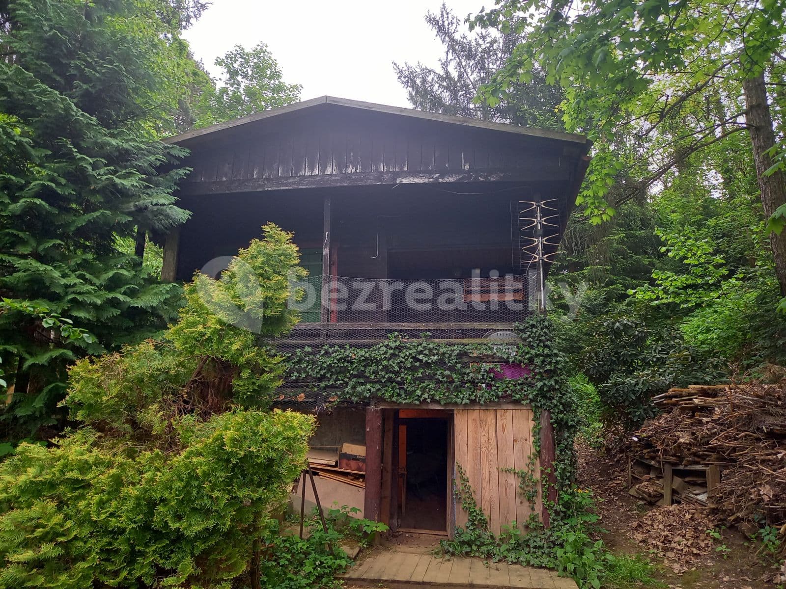 Predaj rekreačného objektu 26 m², pozemek 556 m², Chocerady, Středočeský kraj Predaj rekreačného objektu 26 m², pozemek 556 m², Chocerady, Středočeský kraj