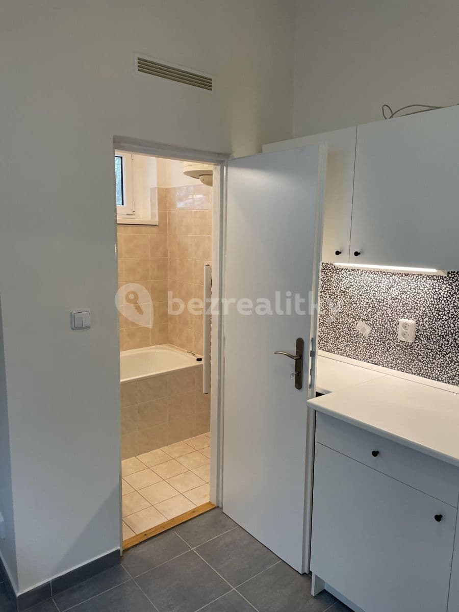 Prenájom bytu Garsoniéra 14 m², Pod Kesnerkou, Praha, Praha Prenájom bytu Garsoniéra 14 m², Pod Kesnerkou, Praha, Praha