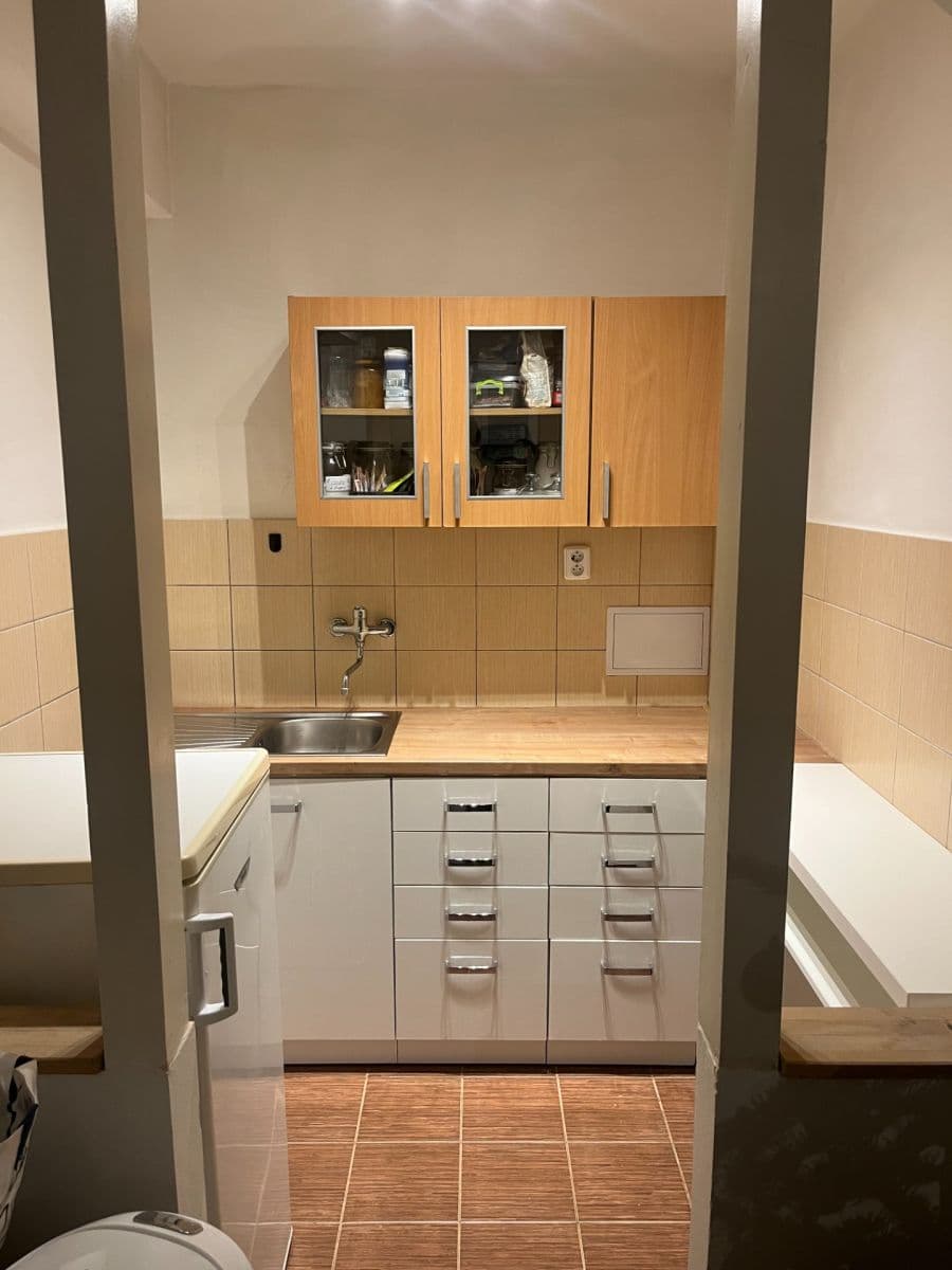 Prenájom bytu 1-izbový 32 m², Na Rokytce, Praha, Praha Prenájom bytu 1-izbový 32 m², Na Rokytce, Praha, Praha