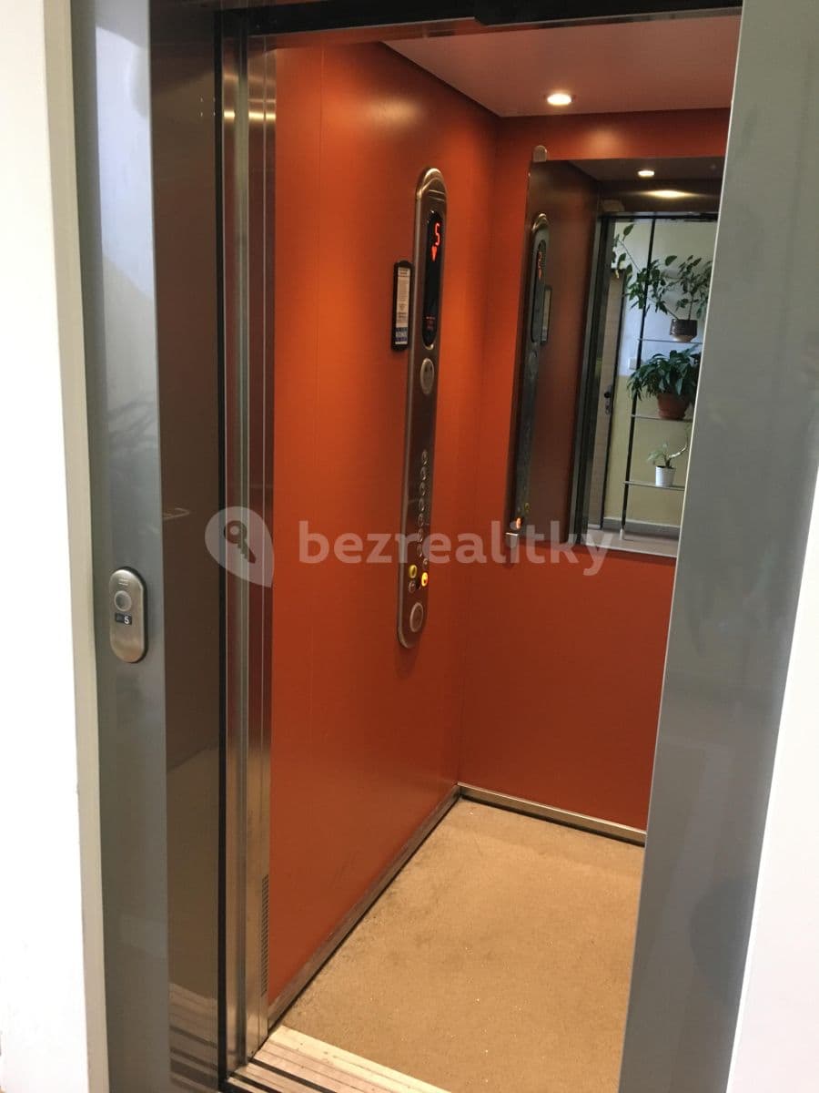 Prenájom bytu 1-izbový 27 m², Za Mlýnem, Praha, Praha Prenájom bytu 1-izbový 27 m², Za Mlýnem, Praha, Praha