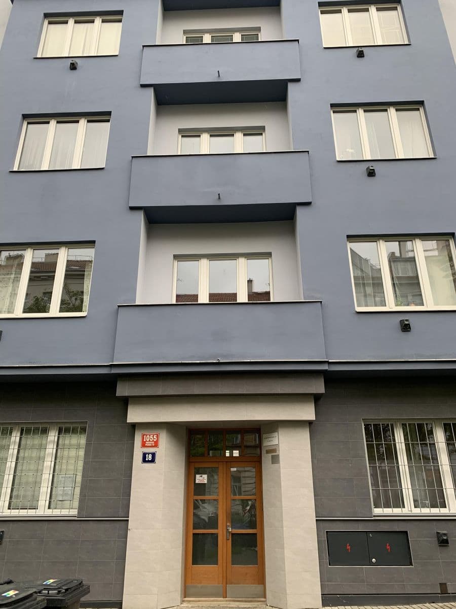 Prenájom bytu 2-izbový 50 m², 28. pluku, Praha, Praha Prenájom bytu 2-izbový 50 m², 28. pluku, Praha, Praha