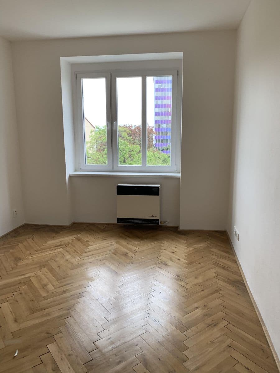 Prenájom bytu 2-izbový 50 m², 28. pluku, Praha, Praha Prenájom bytu 2-izbový 50 m², 28. pluku, Praha, Praha