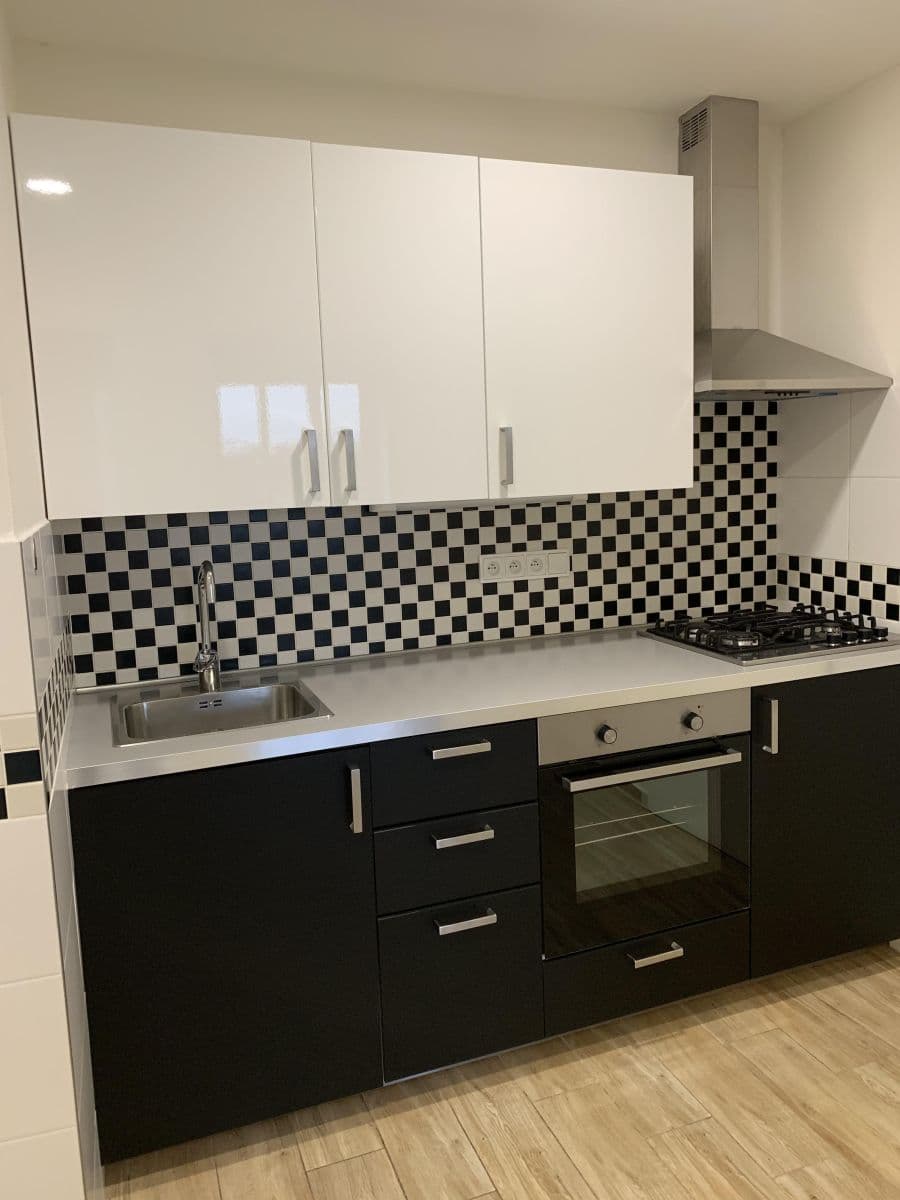 Prenájom bytu 2-izbový 50 m², 28. pluku, Praha, Praha Prenájom bytu 2-izbový 50 m², 28. pluku, Praha, Praha