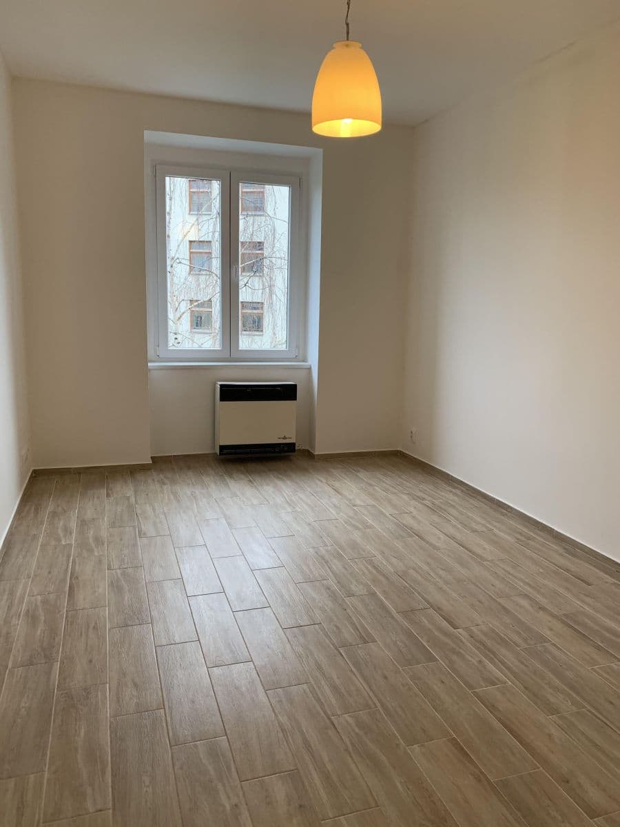 Prenájom bytu 2-izbový 50 m², 28. pluku, Praha, Praha Prenájom bytu 2-izbový 50 m², 28. pluku, Praha, Praha
