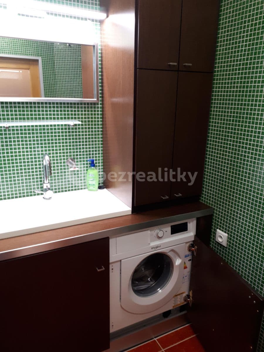 Prenájom bytu 1-izbový 43 m², U Křížku, Praha, Praha Prenájom bytu 1-izbový 43 m², U Křížku, Praha, Praha