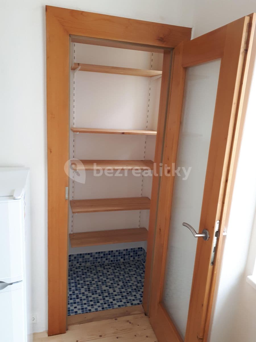 Prenájom bytu 1-izbový 43 m², U Křížku, Praha, Praha Prenájom bytu 1-izbový 43 m², U Křížku, Praha, Praha