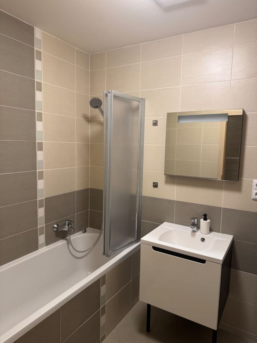 Prenájom bytu 2-izbový 60 m², Božejovická, Praha, Praha Prenájom bytu 2-izbový 60 m², Božejovická, Praha, Praha