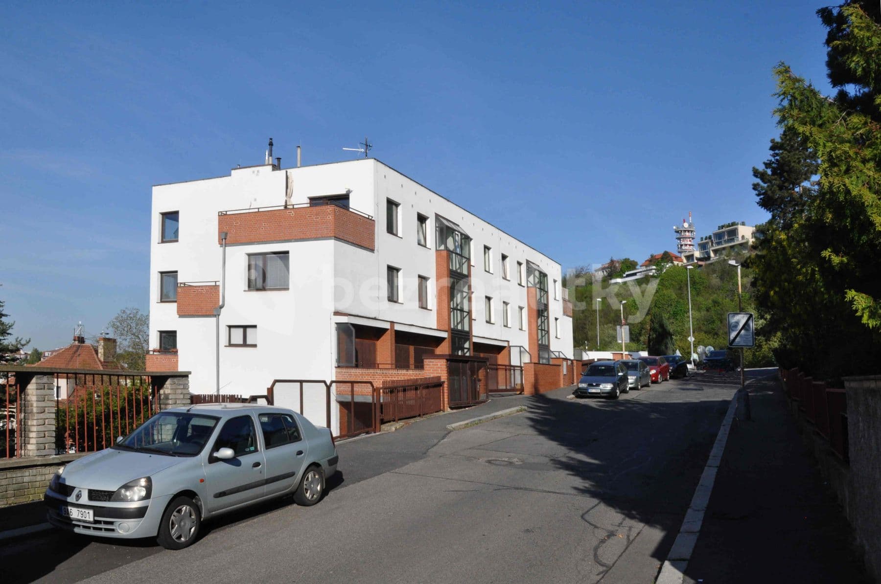 Prenájom bytu 4-izbový 80 m², Pod Fialkou, Praha, Praha Prenájom bytu 4-izbový 80 m², Pod Fialkou, Praha, Praha
