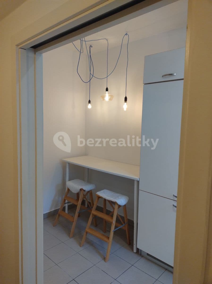 Prenájom bytu 1-izbový 40 m², Šlikova, Praha, Praha