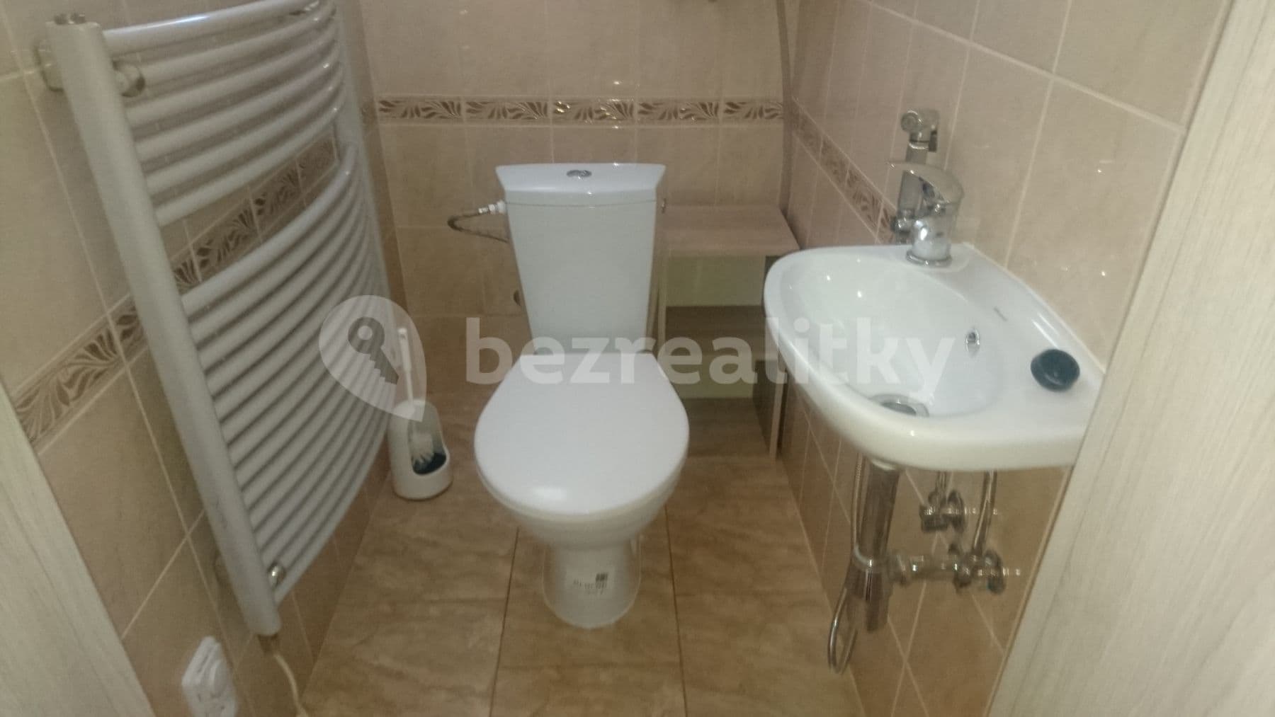 Prenájom bytu 3-izbový 60 m², Bulharská, Pardubice, Pardubický kraj Prenájom bytu 3-izbový 60 m², Bulharská, Pardubice, Pardubický kraj