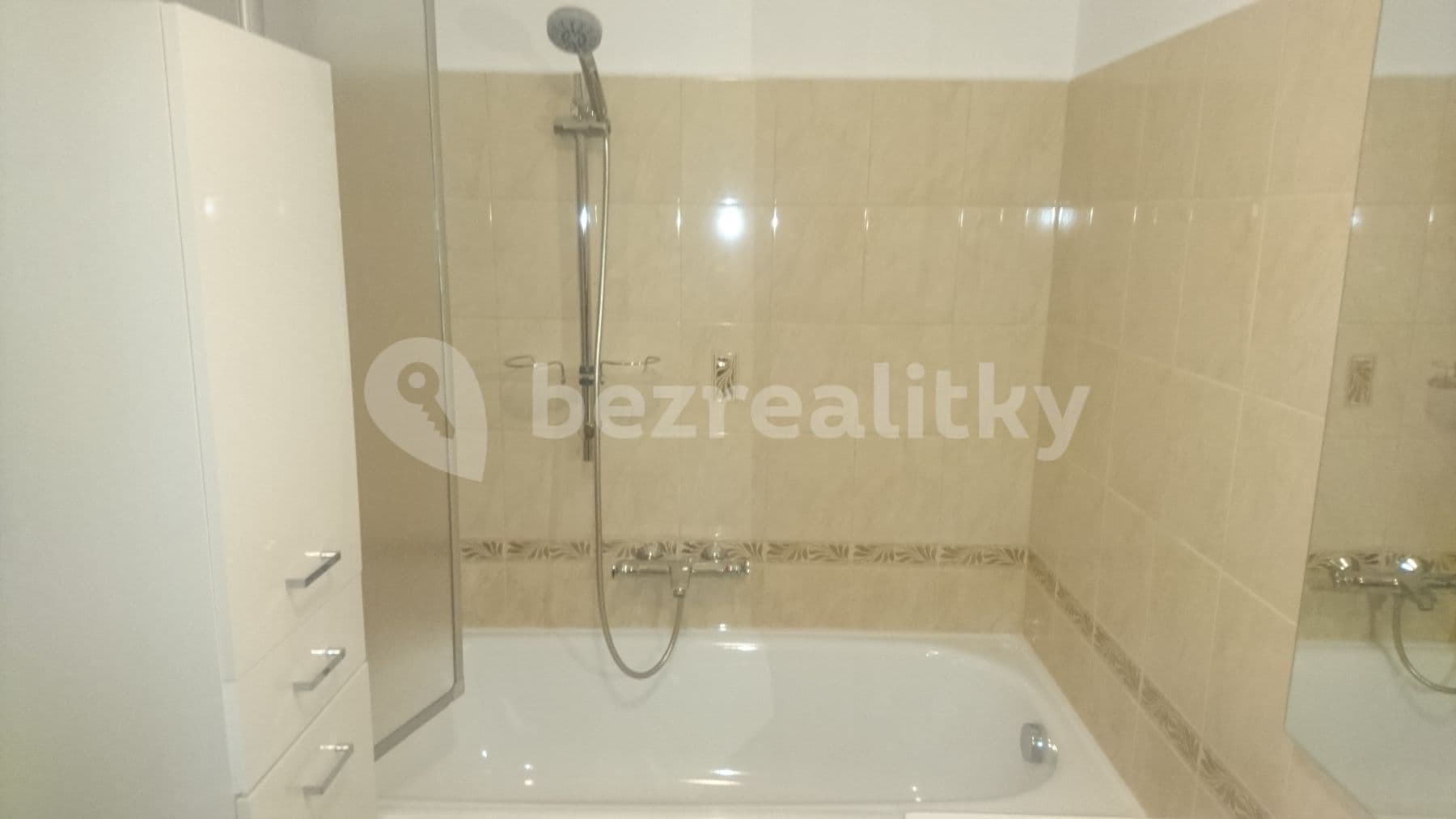 Prenájom bytu 3-izbový 60 m², Bulharská, Pardubice, Pardubický kraj Prenájom bytu 3-izbový 60 m², Bulharská, Pardubice, Pardubický kraj