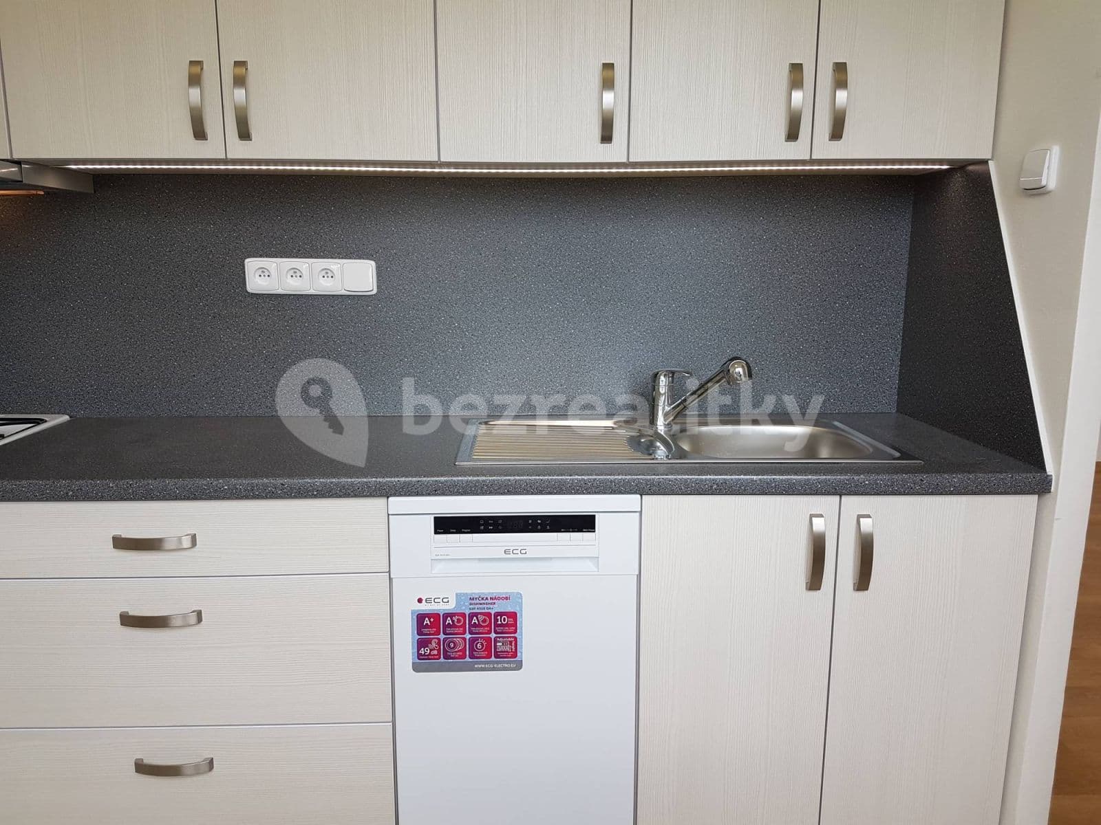 Prenájom bytu 1-izbový 32 m², Tyršova, Kolín, Středočeský kraj Prenájom bytu 1-izbový 32 m², Tyršova, Kolín, Středočeský kraj