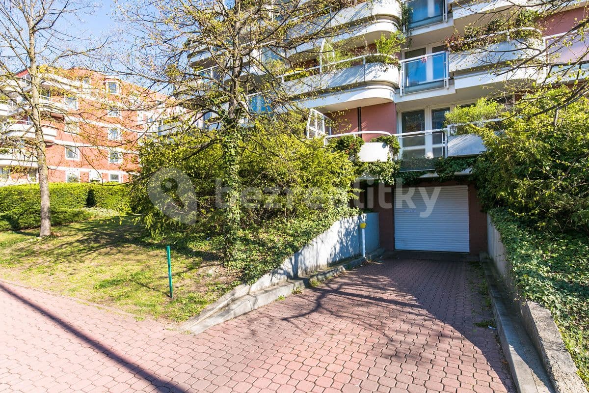 Prenájom garáže 11 m², U Kříže, Praha, Praha Prenájom garáže 11 m², U Kříže, Praha, Praha
