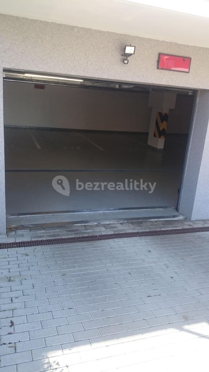 Prenájom garáže 13 m², Loosova, Praha, Praha Prenájom garáže 13 m², Loosova, Praha, Praha
