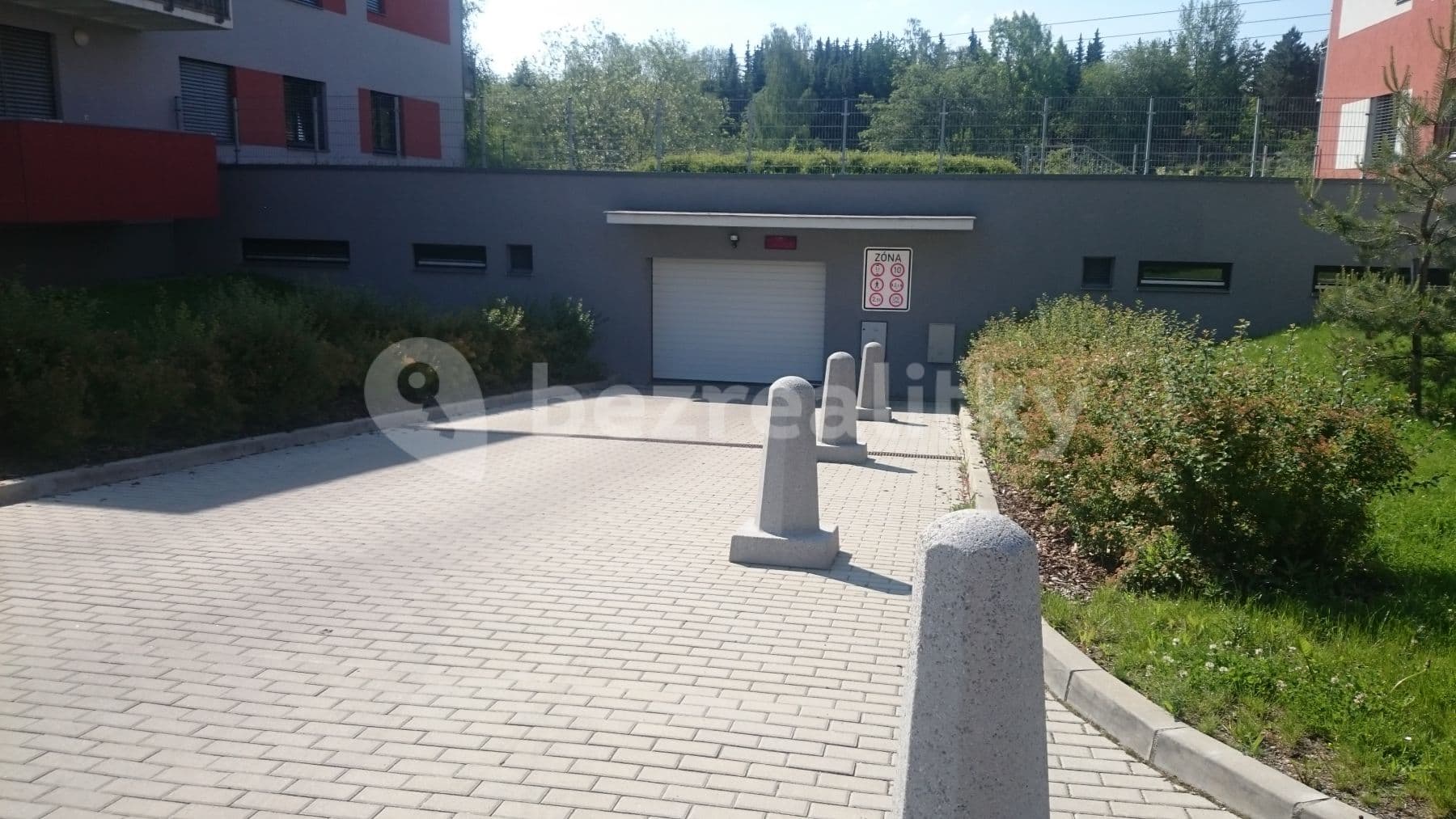 Prenájom garáže 13 m², Loosova, Praha, Praha Prenájom garáže 13 m², Loosova, Praha, Praha