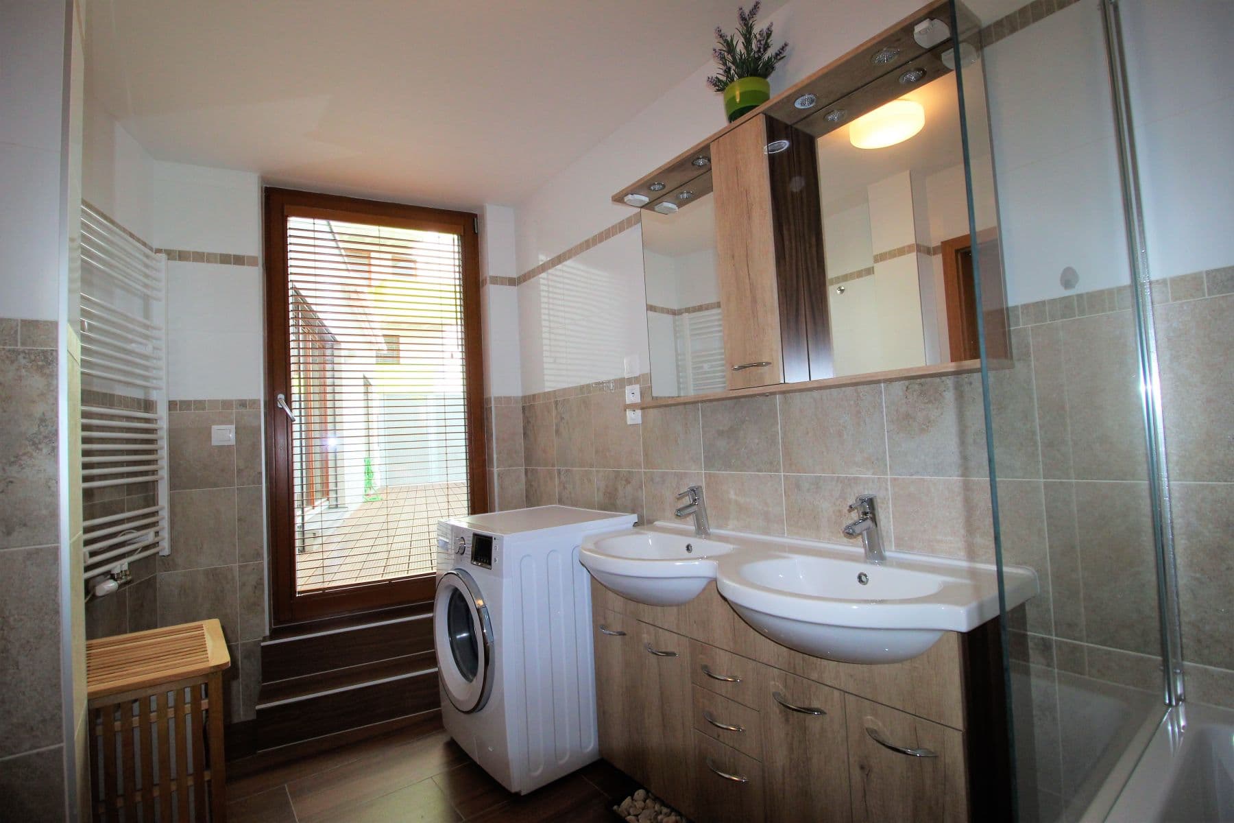 Prenájom bytu 5-izbový 150 m², U Hranic, Praha, Praha Prenájom bytu 5-izbový 150 m², U Hranic, Praha, Praha