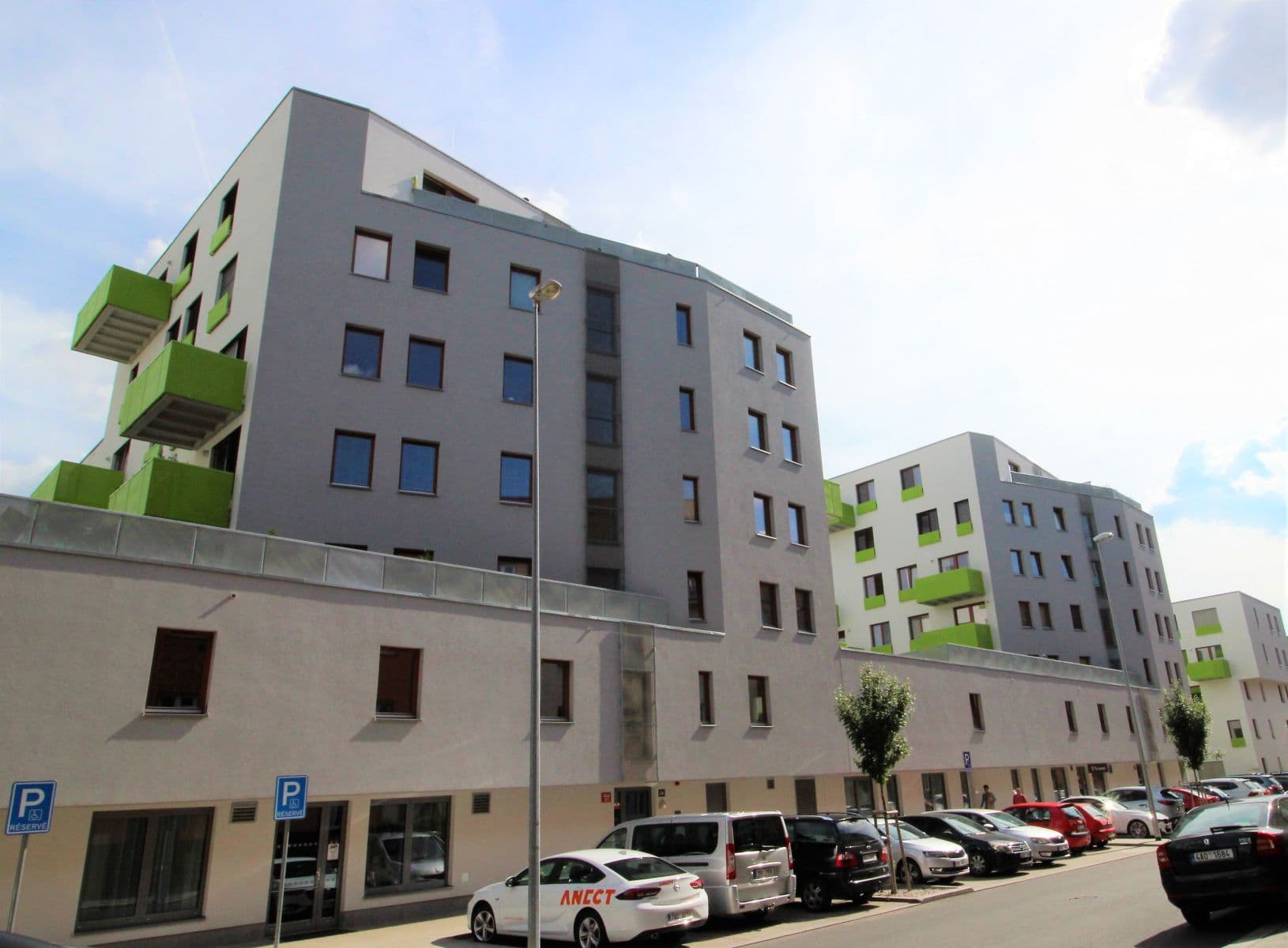 Prenájom bytu 5-izbový 150 m², U Hranic, Praha, Praha Prenájom bytu 5-izbový 150 m², U Hranic, Praha, Praha