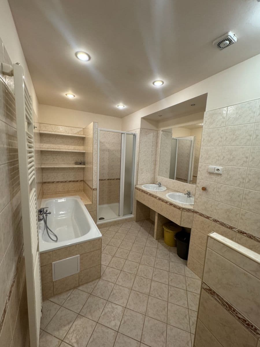 Prenájom bytu 2-izbový 89 m², Balbínova, Praha, Praha Prenájom bytu 2-izbový 89 m², Balbínova, Praha, Praha