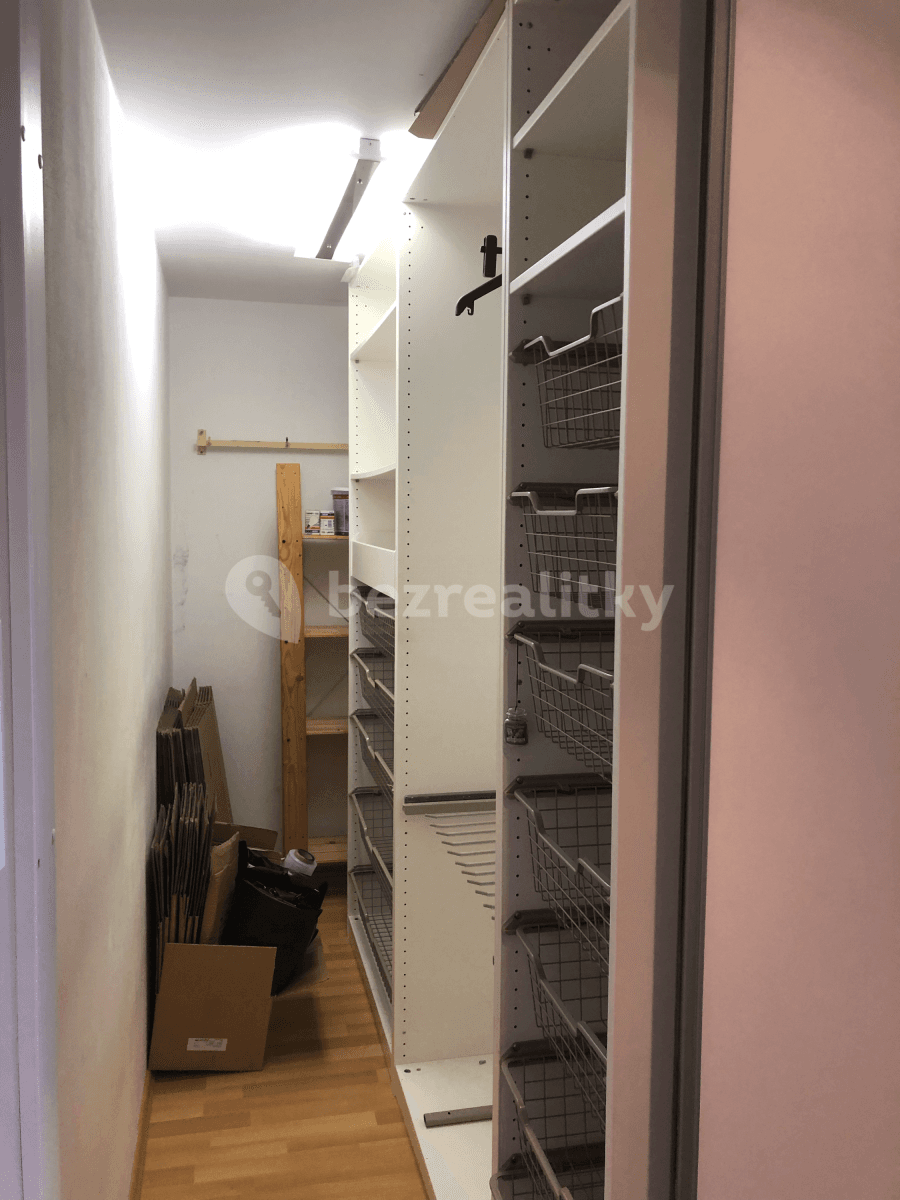 Prenájom bytu 2-izbový 55 m², Hostivice, Středočeský kraj Prenájom bytu 2-izbový 55 m², Hostivice, Středočeský kraj